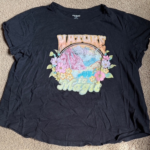 Old Navy Black Nature Graphic Tee - Picture 1 of 3